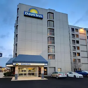 Days By Wyndham Near The Falls מלון